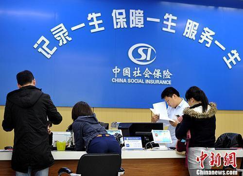 度小满的有钱花靠谱吗27岁小伙交满15年社保，还要再交吗？3个问题要搞懂